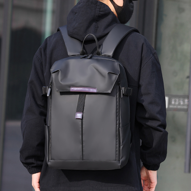 Leather Work Rucksack Mens - 防水加工のPUレザーを使用したビジネス用ラップトップバックパック。ミニマルなフラップデザインで、複数の収納スペースを備え、カジュアルな旅行や仕事にも使えるメンズ用リュック。